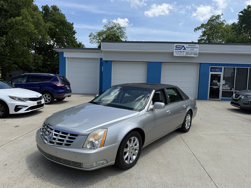 2008 Cadillac DTS Luxury I's photo