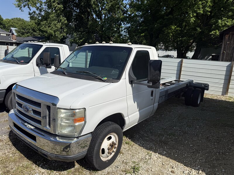 2011 Ford ESeries E-450 SD   - Photo 1 - Somerville, OH 45064
