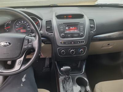 2015 Kia Sorento LX - Photo 9 - Somerville, OH 45064