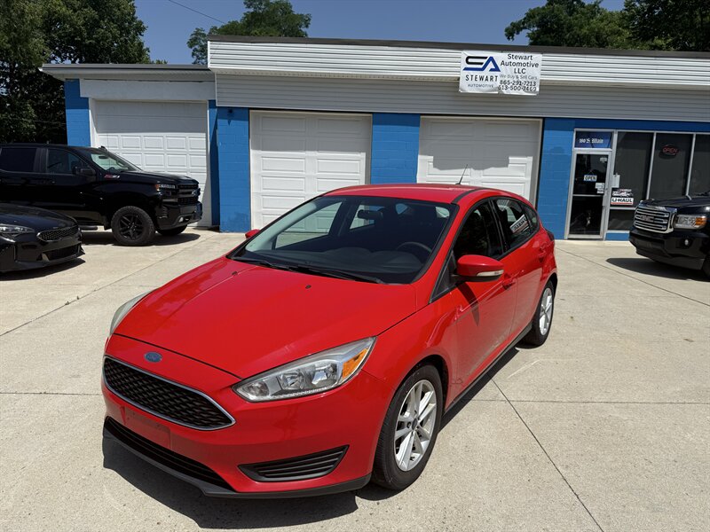2017 Ford Focus SE   - Photo 1 - Somerville, OH 45064