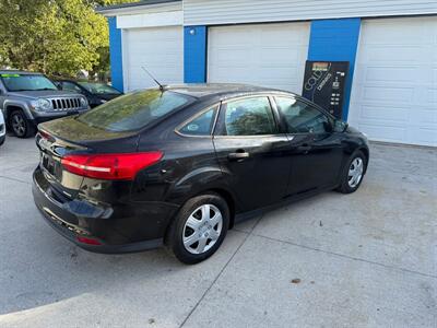 2015 Ford Focus S   - Photo 6 - Somerville, OH 45064