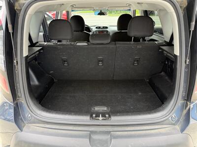 2015 Kia Soul +   - Photo 11 - Somerville, OH 45064