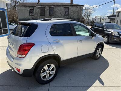 2019 Chevrolet Trax LT   - Photo 4 - Somerville, OH 45064