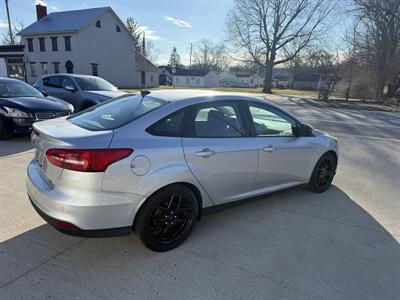 2016 Ford Focus SE - Photo 5 - Somerville, OH 45064