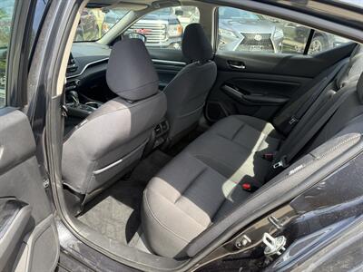 2020 Nissan Altima 2.5 SV - Photo 11 - Somerville, OH 45064