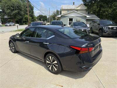 2020 Nissan Altima 2.5 SV - Photo 10 - Somerville, OH 45064