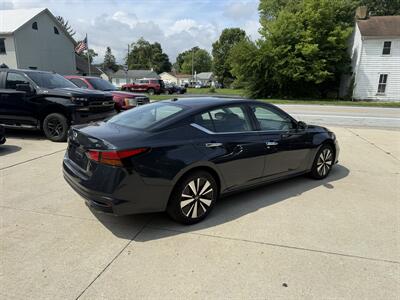 2020 Nissan Altima 2.5 SV - Photo 4 - Somerville, OH 45064