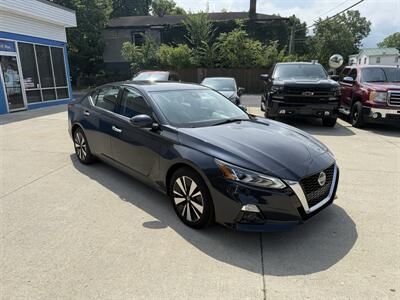 2020 Nissan Altima 2.5 SV - Photo 2 - Somerville, OH 45064
