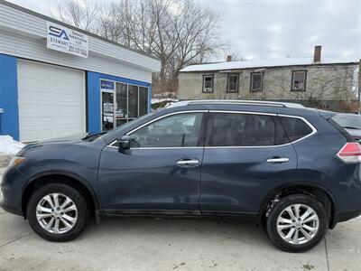 2014 Nissan Rogue SV   - Photo 2 - Somerville, OH 45064