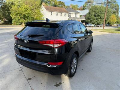 2017 Hyundai Tucson SE   - Photo 4 - Somerville, OH 45064