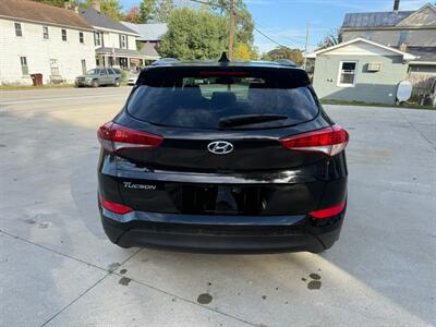 2017 Hyundai Tucson SE   - Photo 5 - Somerville, OH 45064