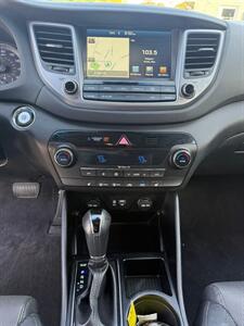 2017 Hyundai Tucson SE   - Photo 10 - Somerville, OH 45064