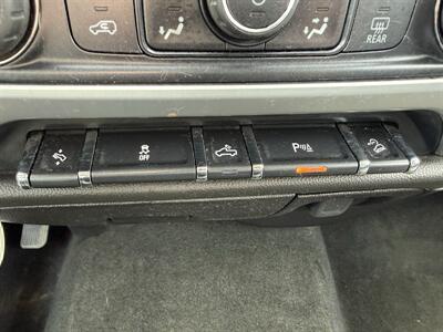 2017 GMC Sierra 1500 SLT   - Photo 12 - Somerville, OH 45064