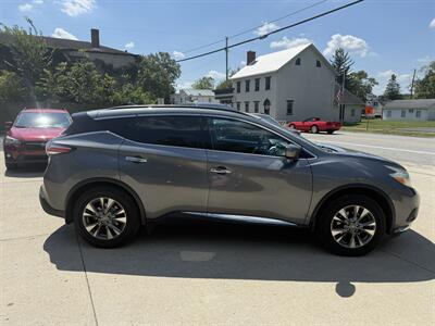2017 Nissan Murano SV   - Photo 4 - Somerville, OH 45064