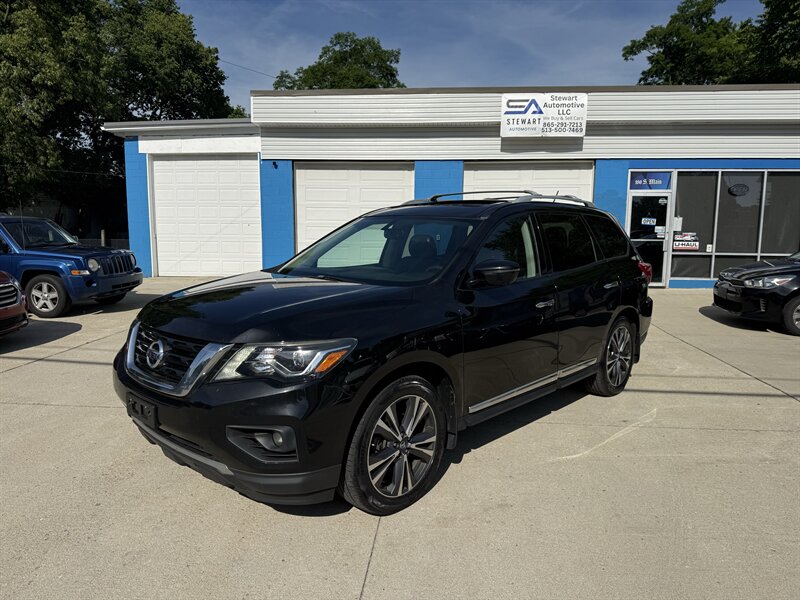2017 Nissan Pathfinder Platinum 4WD's photo