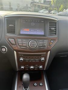 2017 Nissan Pathfinder Platinum   - Photo 10 - Somerville, OH 45064