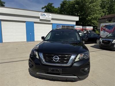 2017 Nissan Pathfinder Platinum   - Photo 2 - Somerville, OH 45064