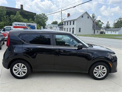 2020 Kia Soul LX - Photo 4 - Somerville, OH 45064
