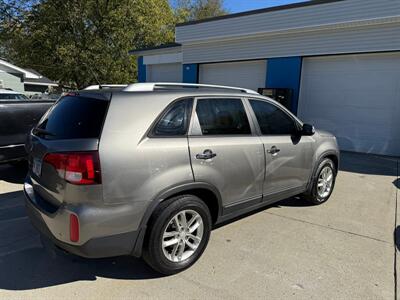 2015 Kia Sorento LX   - Photo 6 - Somerville, OH 45064