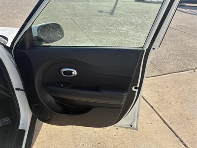 2019 Kia Soul   - Photo 12 - Charleston, IL 61920