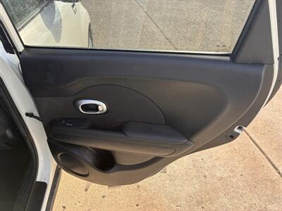 2019 Kia Soul   - Photo 10 - Charleston, IL 61920