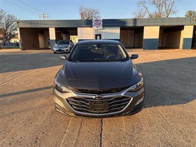 2019 Chevrolet Malibu LT   - Photo 1 - Charleston, IL 61920