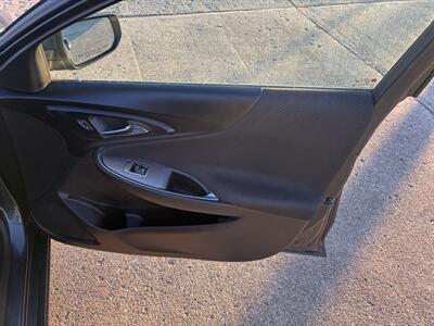 2019 Chevrolet Malibu LT   - Photo 14 - Charleston, IL 61920