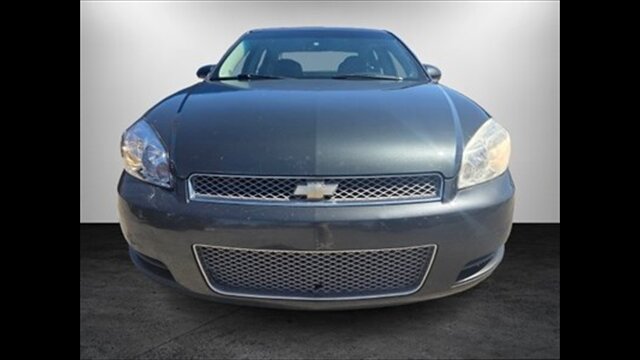 2013 Chevrolet Impala LS - Photo 2 - Clinton Townshi, MI 48035