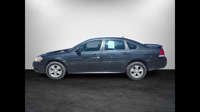 2013 Chevrolet Impala LS - Photo 4 - Clinton Townshi, MI 48035