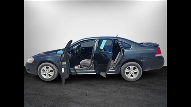 2013 Chevrolet Impala LS - Photo 3 - Clinton Townshi, MI 48035