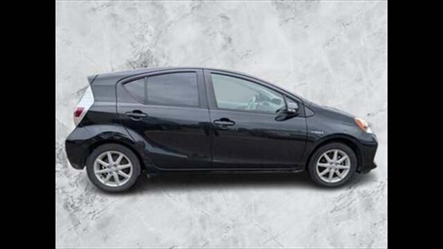 2013 Toyota Prius c BASE IV   - Photo 1 - Clinton Townshi, MI 48035