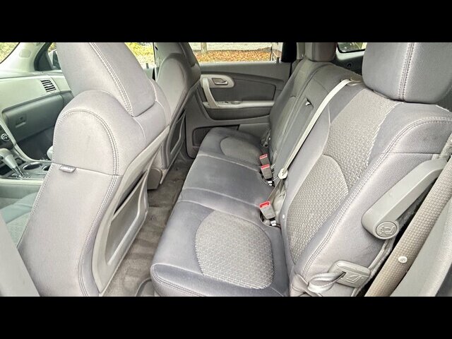 2011 Chevrolet Traverse LS CONNECTIVITY - Photo 11 - Clinton Townshi, MI 48035