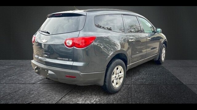 2011 Chevrolet Traverse LS CONNECTIVITY - Photo 4 - Clinton Townshi, MI 48035