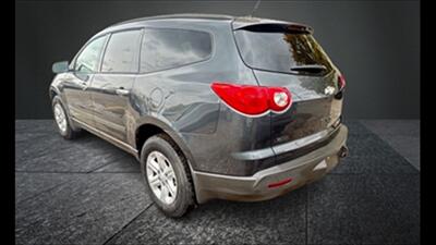 2011 Chevrolet Traverse LS CONNECTIVITY - Photo 6 - Clinton Townshi, MI 48035