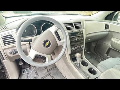 2011 Chevrolet Traverse LS CONNECTIVITY - Photo 9 - Clinton Townshi, MI 48035