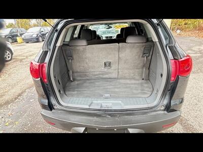 2011 Chevrolet Traverse LS CONNECTIVITY - Photo 12 - Clinton Townshi, MI 48035