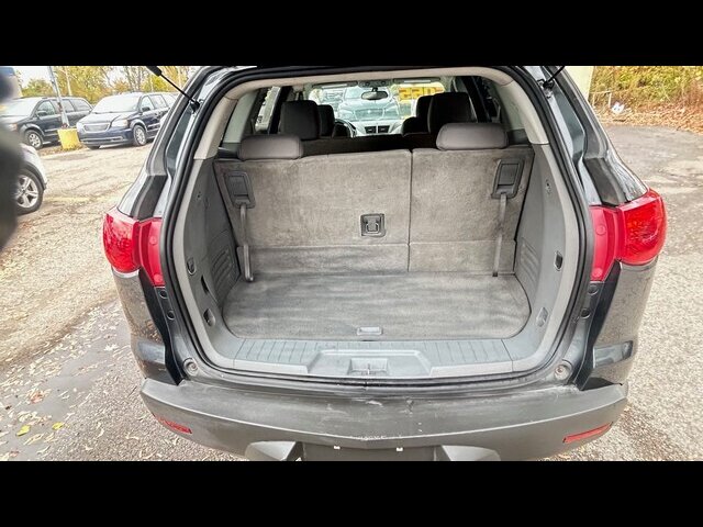 2011 Chevrolet Traverse LS CONNECTIVITY - Photo 12 - Clinton Townshi, MI 48035