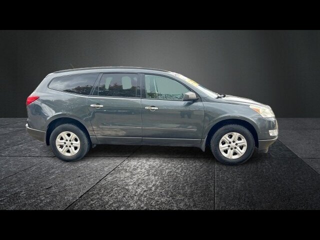 2011 Chevrolet Traverse LS CONNECTIVITY - Photo 2 - Clinton Townshi, MI 48035