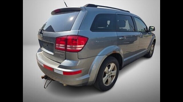 2010 Dodge Journey SXT - Photo 4 - Clinton Townshi, MI 48035