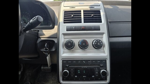 2010 Dodge Journey SXT - Photo 9 - Clinton Townshi, MI 48035