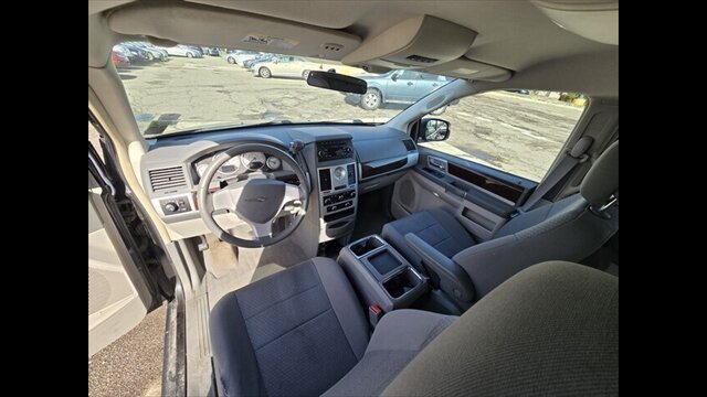 2010 Chrysler Town & Country TOURING - Photo 10 - Clinton Townshi, MI 48035