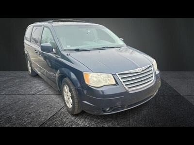 2010 Chrysler Town & Country TOURING - Photo 3 - Clinton Townshi, MI 48035