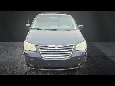 2010 Chrysler Town & Country TOURING - Photo 2 - Clinton Townshi, MI 48035