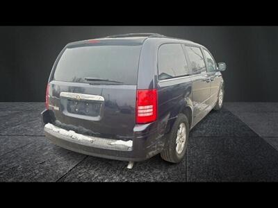 2010 Chrysler Town & Country TOURING - Photo 4 - Clinton Townshi, MI 48035