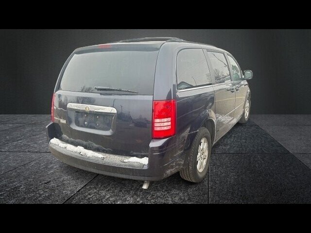 2010 Chrysler Town & Country TOURING - Photo 4 - Clinton Townshi, MI 48035