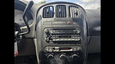 2008 Chrysler Town & Country TOURING - Photo 8 - Clinton Townshi, MI 48035