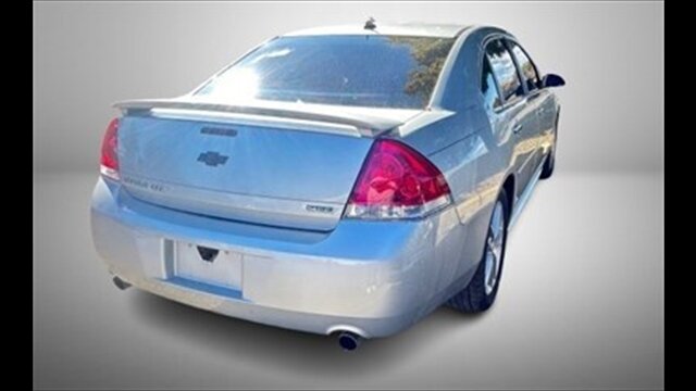 2011 Chevrolet Malibu LS - Photo 5 - Clinton Townshi, MI 48035