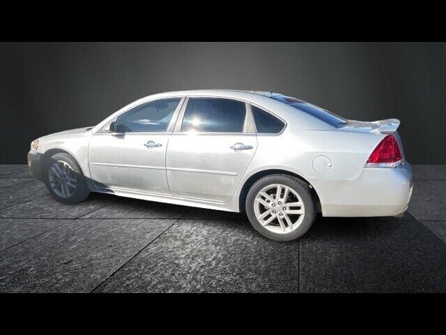 2011 Chevrolet Malibu LS - Photo 4 - Clinton Townshi, MI 48035