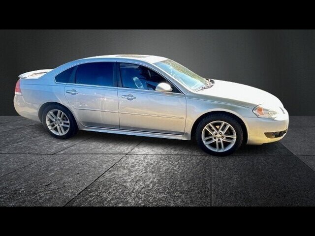 2011 Chevrolet Malibu LS - Photo 2 - Clinton Townshi, MI 48035