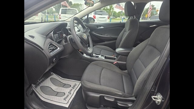 2016 Chevrolet Cruze LT - Photo 8 - Clinton Townshi, MI 48035